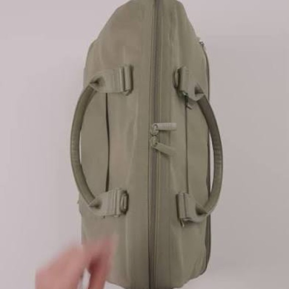 NWT Beis Mini Weekender in Olive Green - Picture 3 of 5